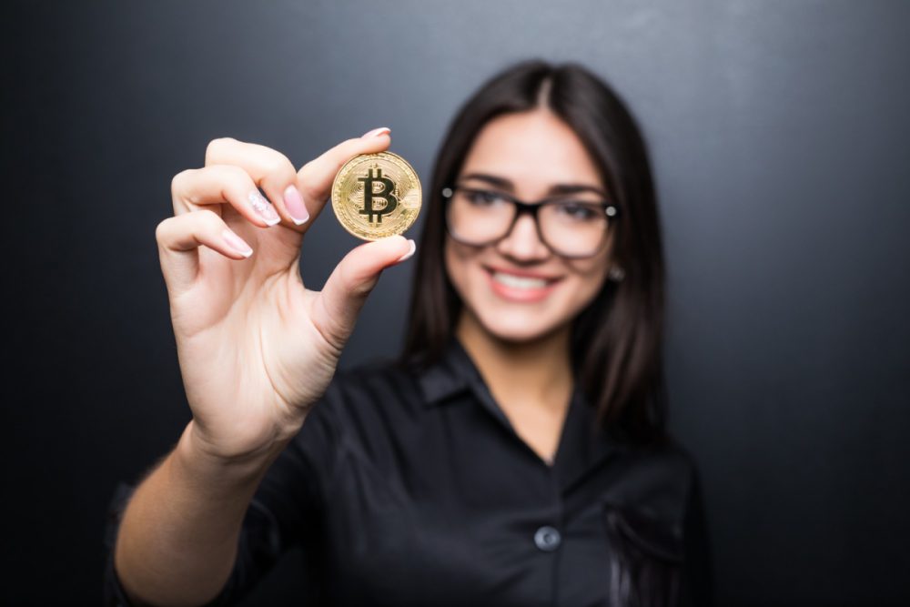 La mejor plataforma para comprar criptomonedas debe tener una demo y servicio 24 horas, entre otras